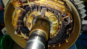 Отсутствие предохранительного клапана и защиты эл.двигателя